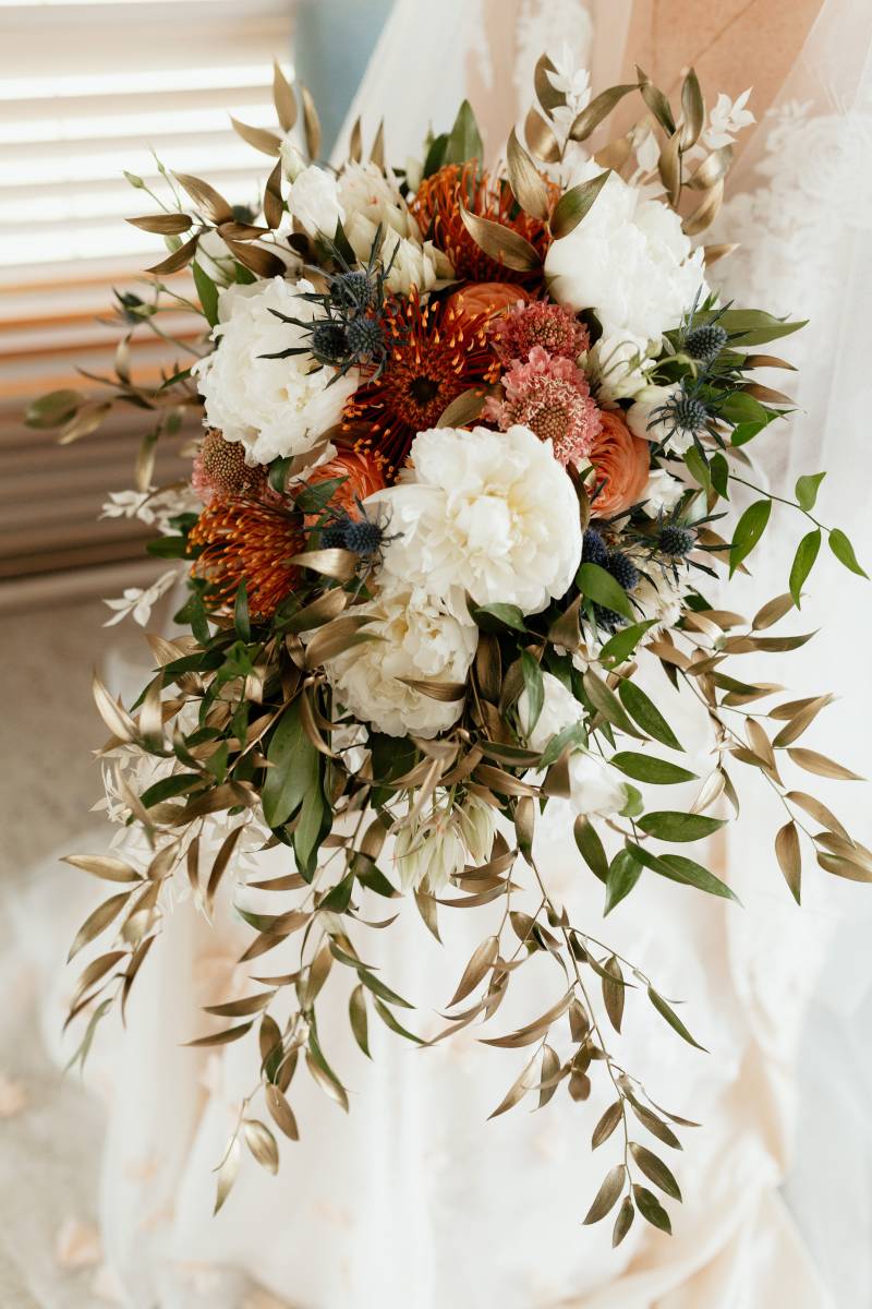 bouquet with blush and white flowers 